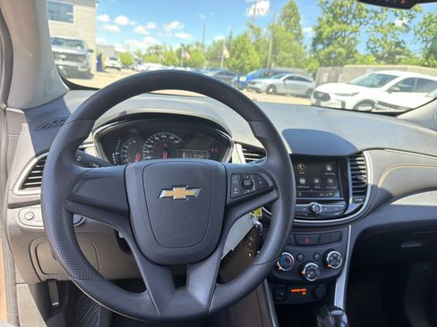 Used 2019 Chevrolet Trax LS FWD image 18