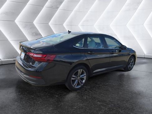 Used 2023 Volkswagen Jetta SE w/ Panoramic Sunroof Package image 5