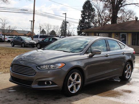 Used 2014 Ford Fusion SE image 5