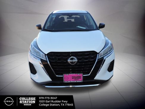 New 2025 Nissan Kicks Play S image 9