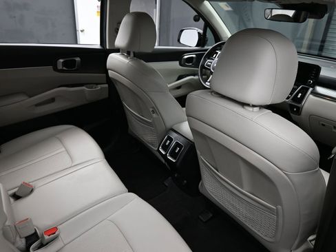 Used 2023 Kia Sorento S image 45