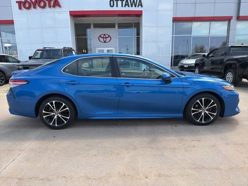 Used 2019 Toyota Camry SE FWD image 5