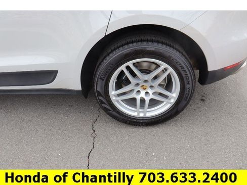 Used 2021 Porsche Macan Base image 30