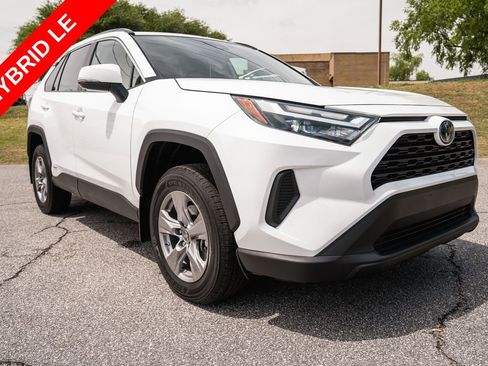 Used 2024 Toyota RAV4 LE AWD/4WD image 10