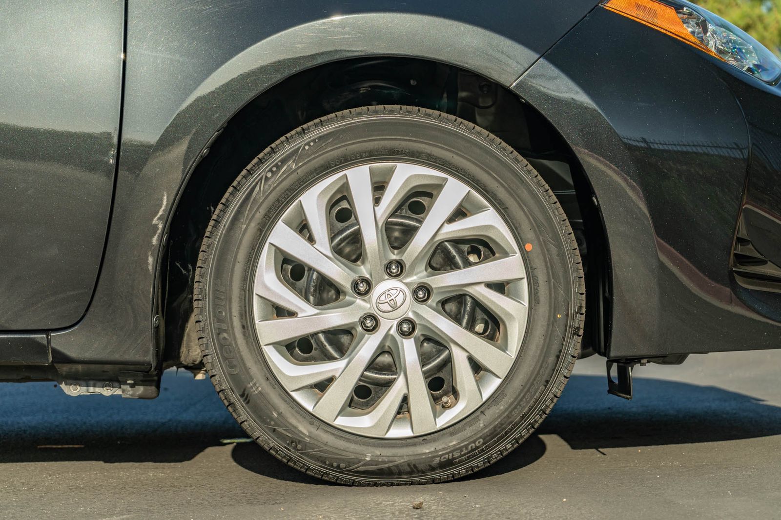 Used 2019 Toyota Corolla LE w/ Carpet Mat Package (TMS) FWD image 12