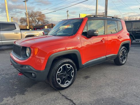 Used 2017 Jeep Renegade Trailhawk w/ Premium Trailhawk Package image 9
