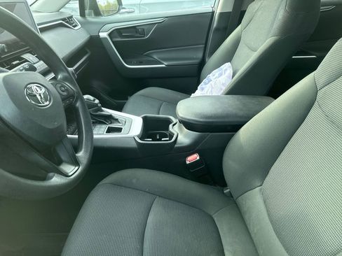 Used 2024 Toyota RAV4 LE image 9