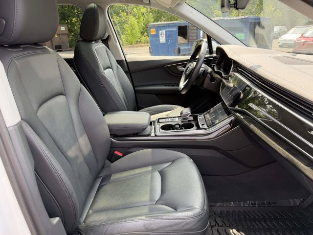 Used 2023 Audi Q7 2.0T Premium w/ Towing Package AWD/4WD image 10