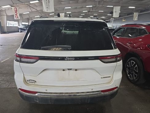 Used 2023 Jeep Grand Cherokee Laredo w/ Luxury Tech Group I RWD image 3