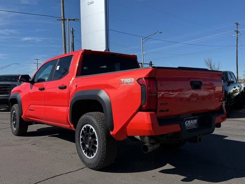 Used 2024 Toyota Tacoma TRD Off-Road image 5