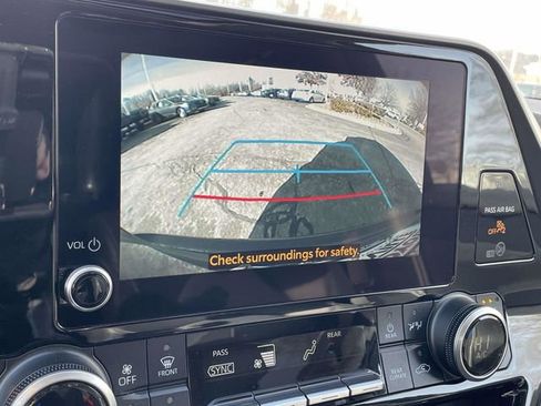 Used 2024 Toyota Highlander XLE image 31