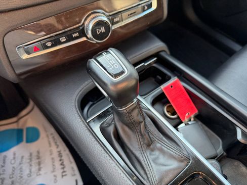 Used 2019 Volvo XC90 T6 Momentum w/ Protection Package Premier image 17