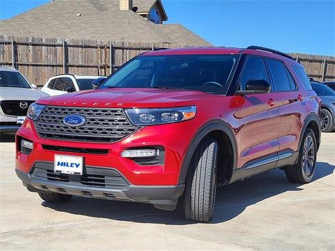 Used 2023 Ford Explorer XLT w/ Equipment Group 202A image 2