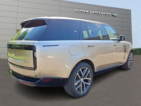 Used 2025 Land Rover Range Rover Long Wheelbase SE AWD/4WD image 2