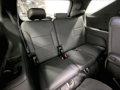Used 2024 Chevrolet Traverse RS AWD/4WD image 35