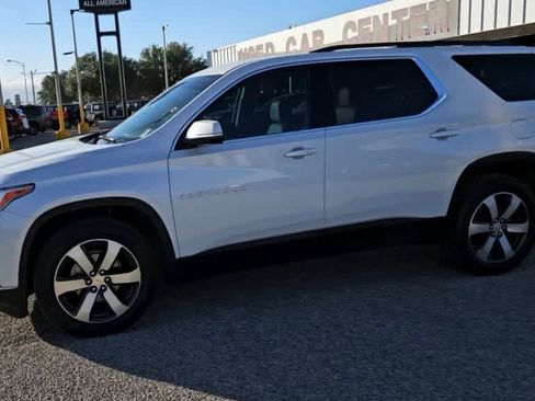 Used 2019 Chevrolet Traverse LT w/ LT Premium Package FWD image 4