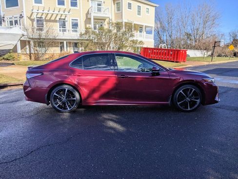 Used 2018 Toyota Camry XSE image 9