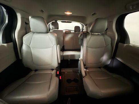 Used 2023 Toyota Sienna XLE FWD image 34