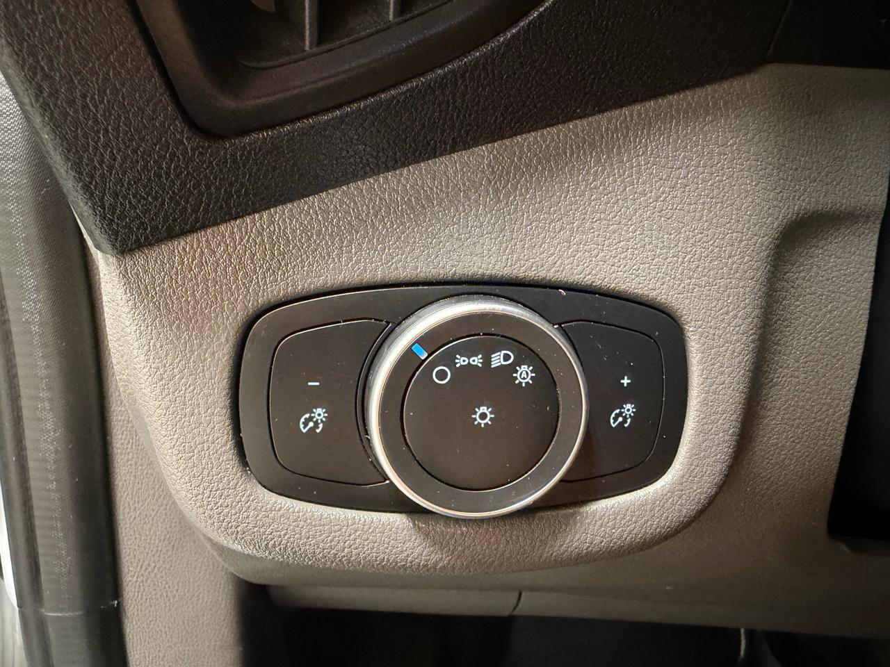 Used 2023 Ford Transit Connect XL FWD image 16