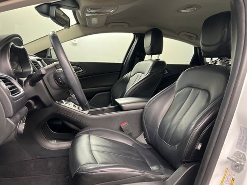 Used 2017 Chrysler 200 Limited Platinum image 23