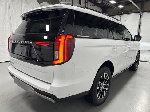 Used 2025 Ford Expedition Platinum AWD/4WD image 7