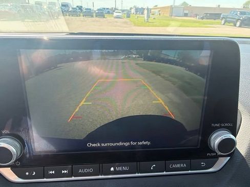 Used 2024 Nissan Sentra SV FWD image 16