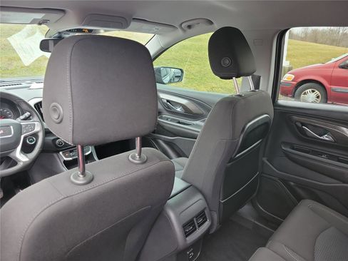 Used 2024 GMC Terrain SLE image 12