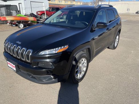 Used 2016 Jeep Cherokee Latitude image 3