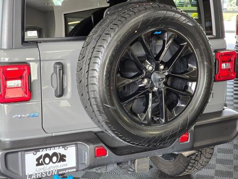Used 2023 Jeep Wrangler Unlimited Sahara AWD/4WD image 13