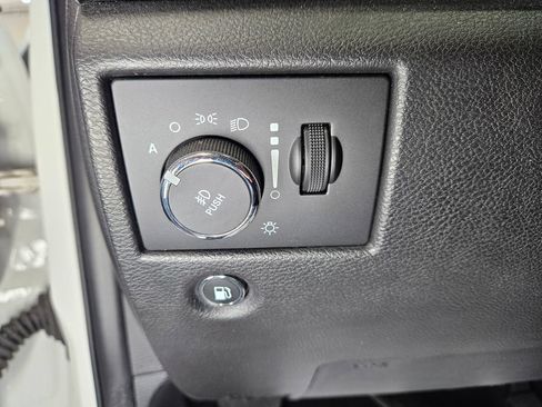 Used 2021 Jeep Grand Cherokee Altitude AWD/4WD image 11