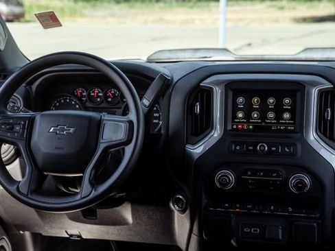 Used 2025 Chevrolet Silverado 1500 Custom Trail Boss AWD/4WD image 17