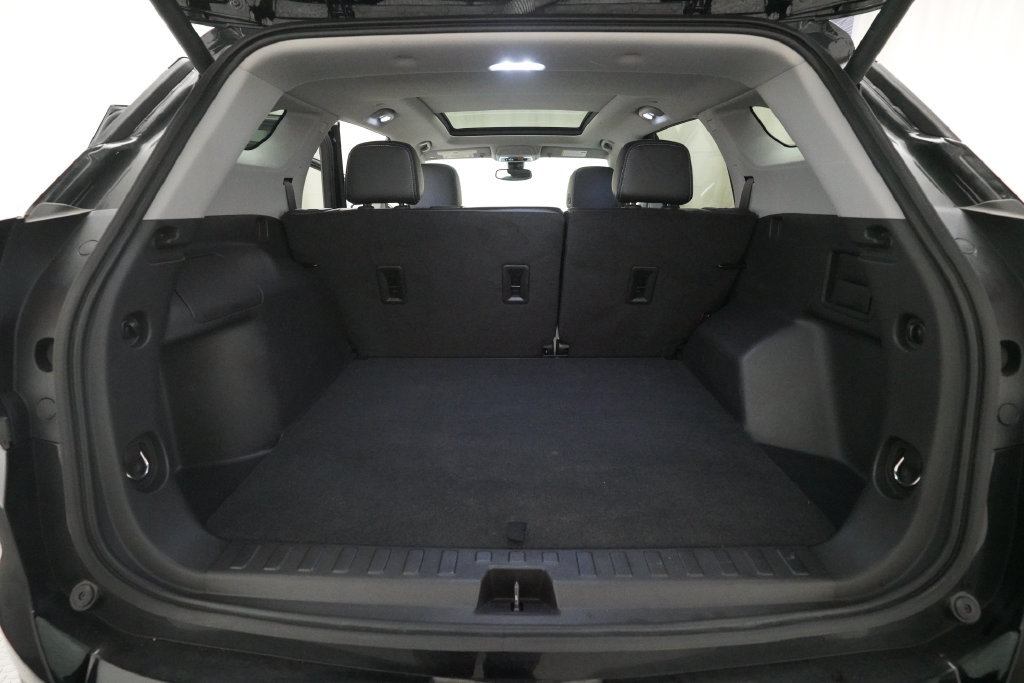 Certified 2024 GMC Terrain SLT w/ Elevation Edition AWD/4WD image 10