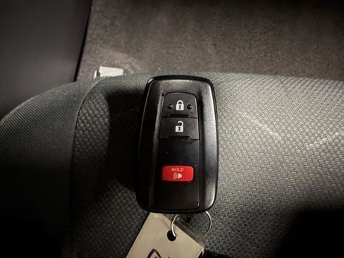 Used 2021 Toyota RAV4 XLE image 41