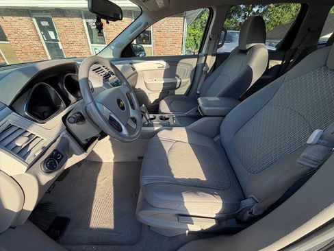 Used 2011 Chevrolet Traverse LS FWD image 13