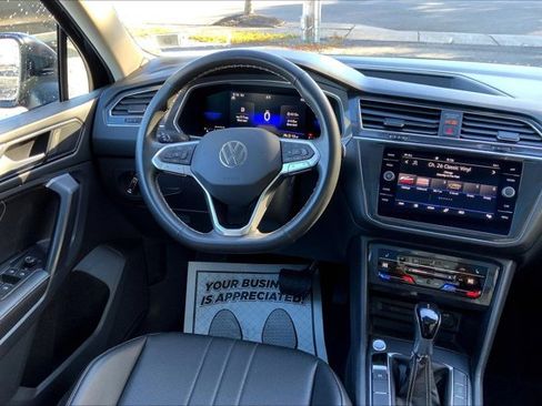 Used 2022 Volkswagen Tiguan SE image 4