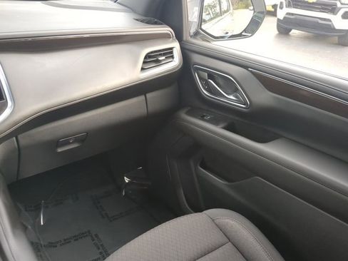 Used 2024 GMC Yukon SLE w/ Gmc Pro Safety Plus Package image 17