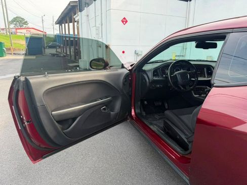 Used 2019 Dodge Challenger SXT RWD image 9