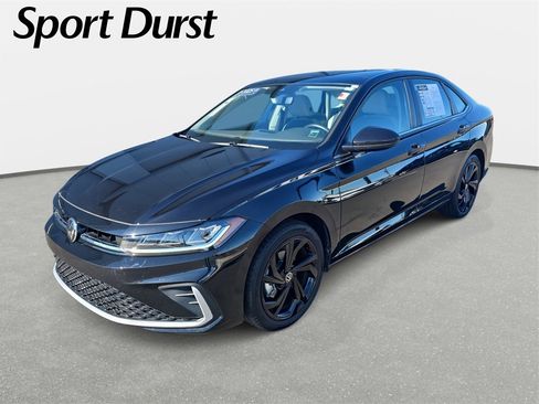 Certified 2025 Volkswagen Jetta SE image 1