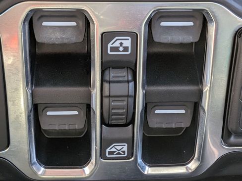 Used 2021 Jeep Wrangler Unlimited Sahara image 13