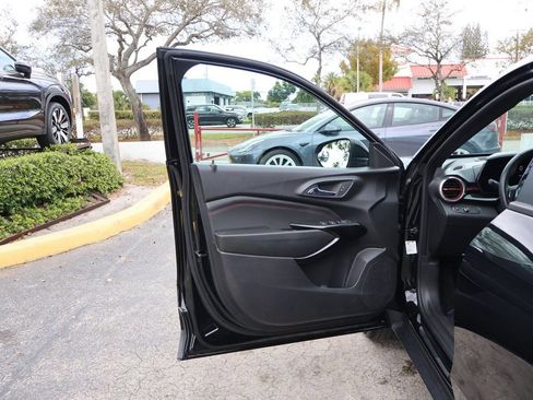 Used 2024 Chevrolet Trax RS w/ Sunroof Package FWD image 25