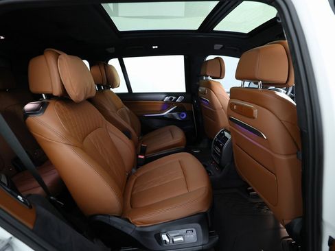 Used 2025 BMW X7 M60i w/ Executive Package image 11