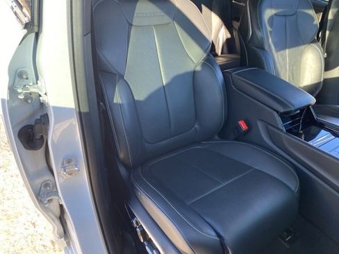 Used 2023 Jeep Grand Cherokee Overland w/ Advanced Protech Group III image 37