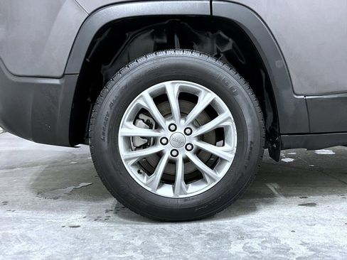 Used 2021 Jeep Cherokee Latitude Plus image 22