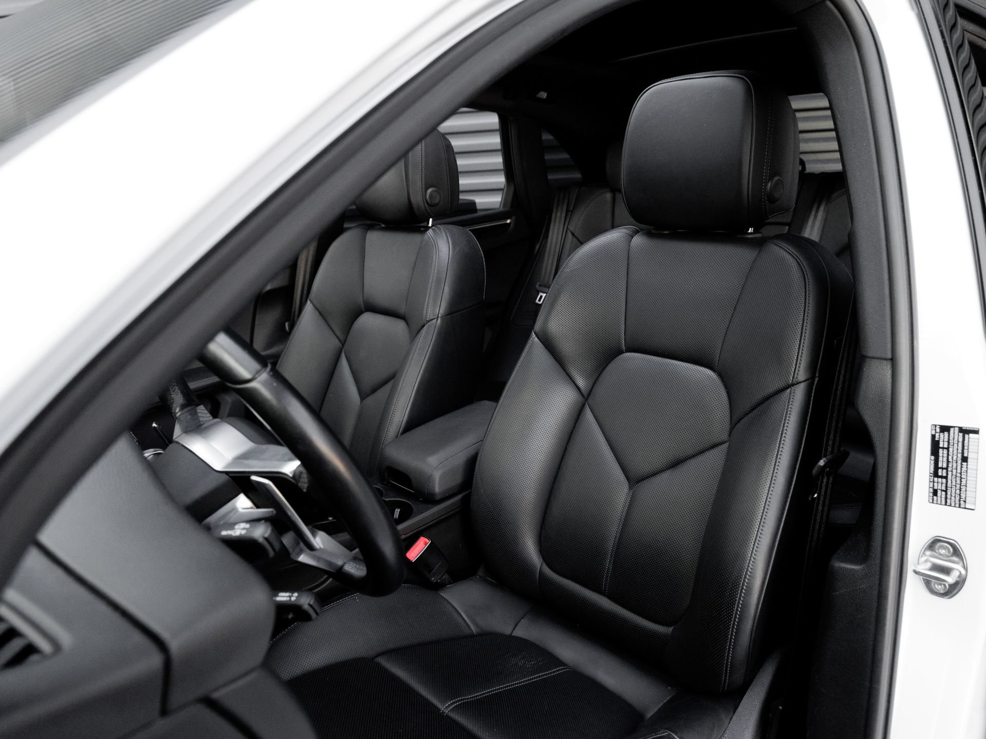 Certified 2021 Porsche Macan S AWD/4WD image 5