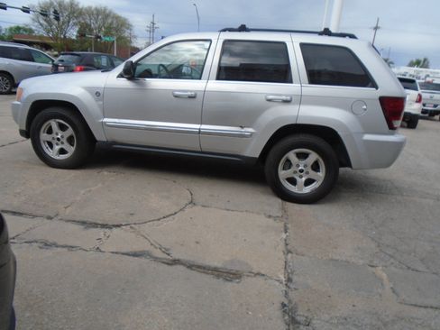 Used 2005 Jeep Grand Cherokee Limited AWD/4WD image 5