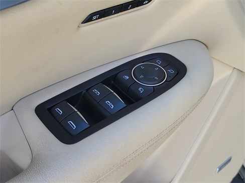 Used 2018 Cadillac XT5 Luxury w/ Driver Awareness Package image 23