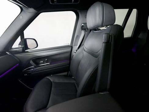 Used 2025 Land Rover Range Rover SE image 39