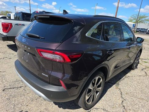 Used 2023 Ford Escape Platinum AWD/4WD image 4