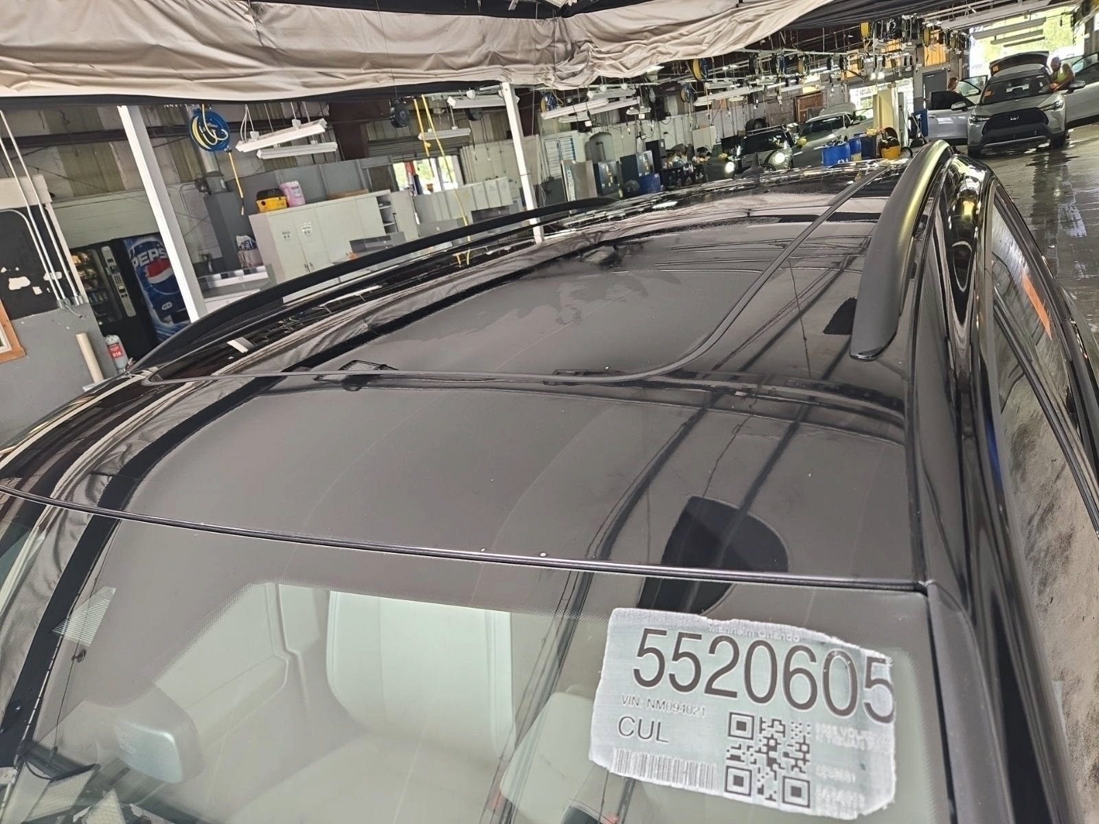 Used 2022 Volkswagen Tiguan SE R-Line FWD image 5