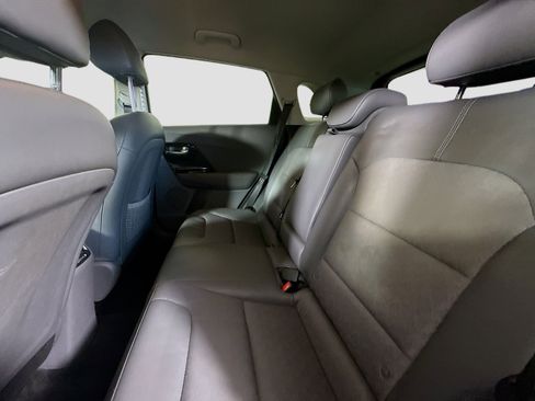 Used 2018 Kia Niro EX image 25